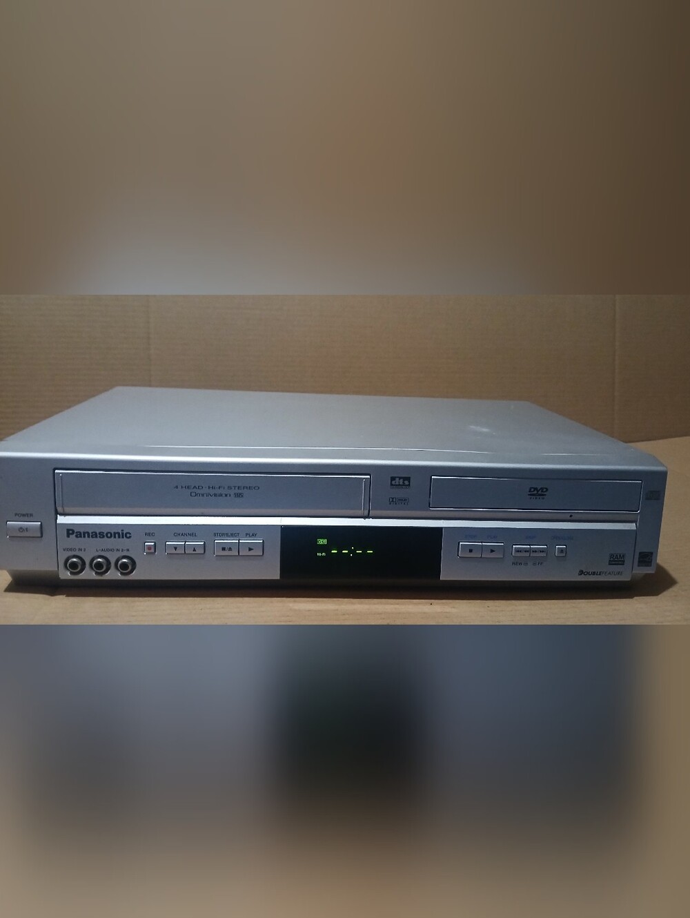 Panasonic Silver DVD/VCR Combo Player PV-D4744S-S No Remote Tested